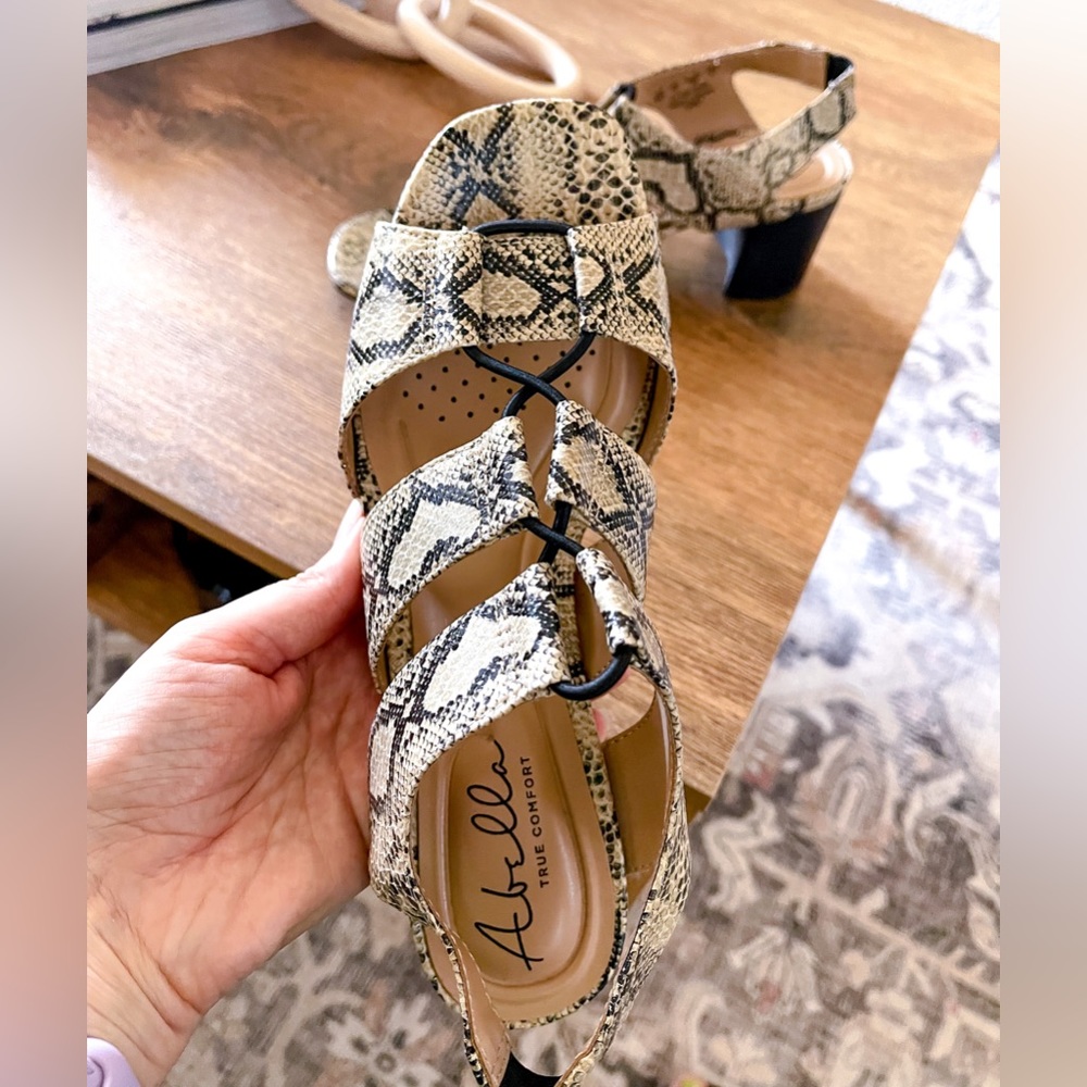 Abella True Comfort heeled sandals